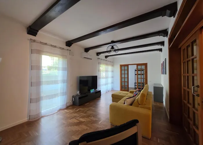 Casa Nini شقة تْشيفالو